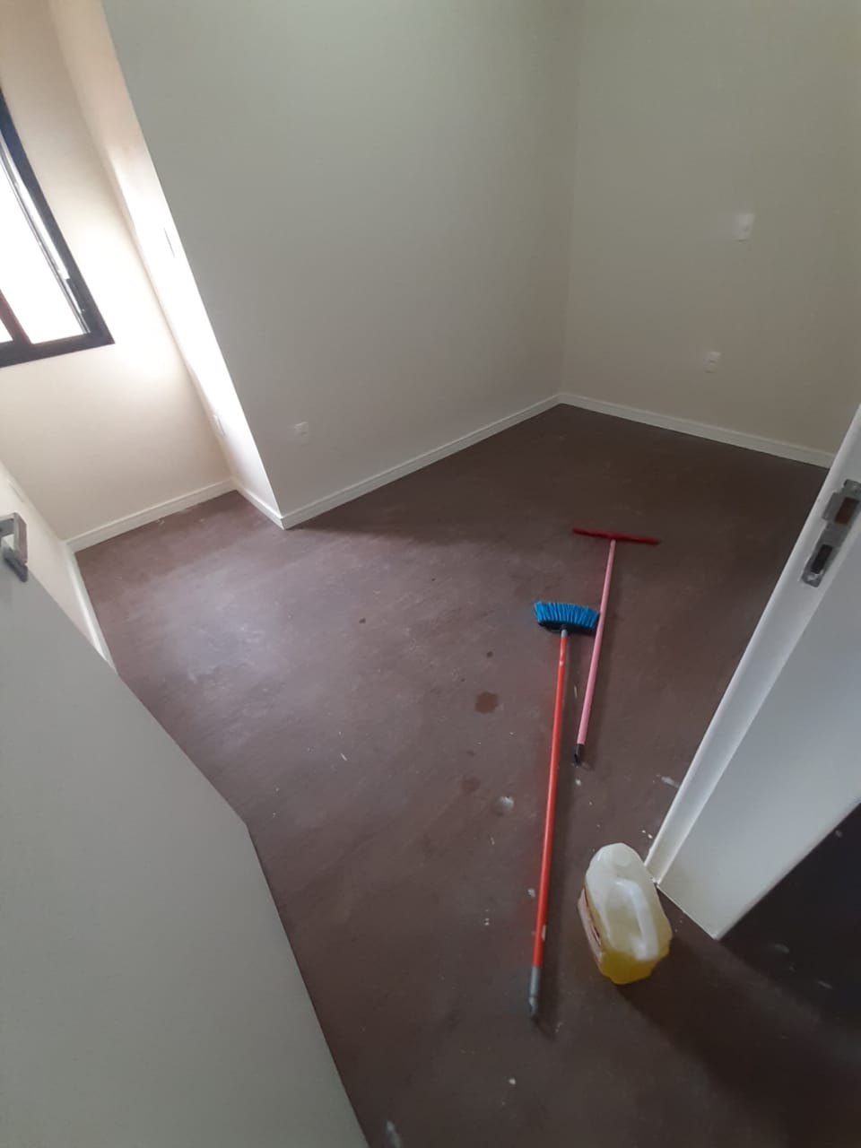 Quarto antes da limpeza pós-obra