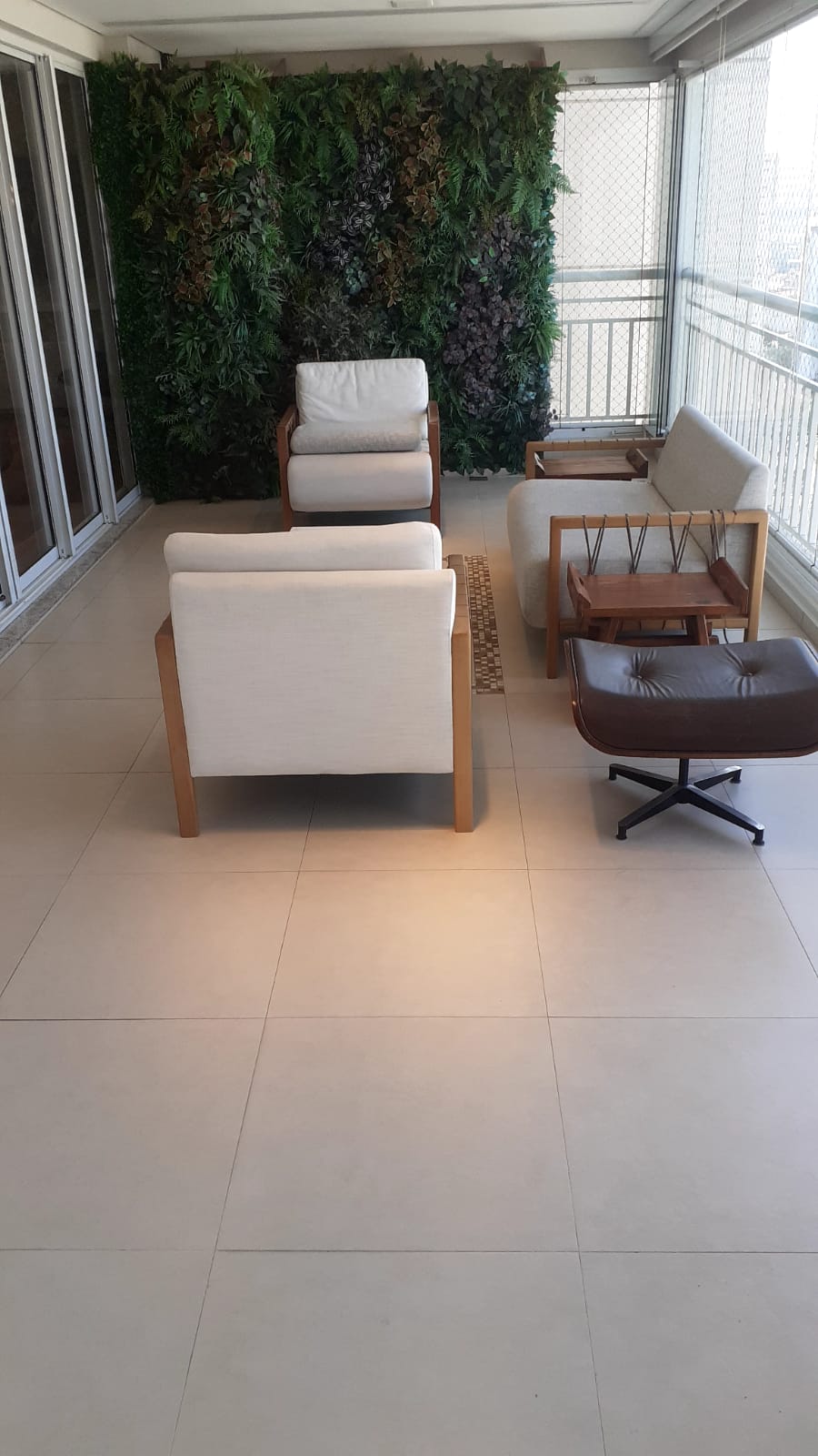 Varanda após limpeza técnica pós-obra